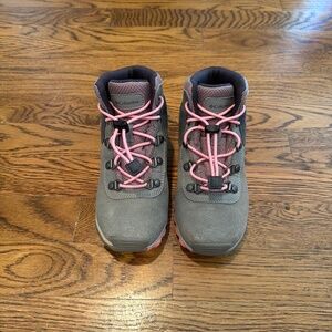 Columbia Newton Ridge Hiking Boots